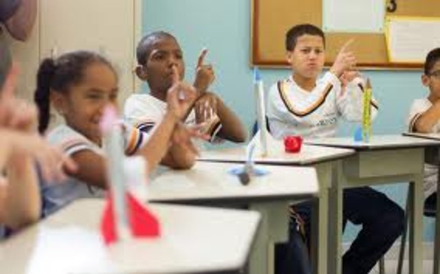 GOVRNO DUTRA NA EDUCAÇÃO SURDOS