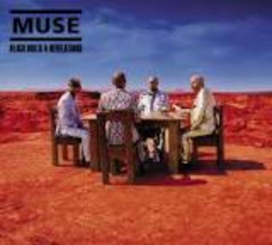 4o álbum de MUSE: BLACK HOLES AND REVELATIONS.