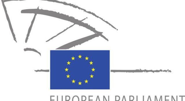 Entrés de deux pirate au parlement européen