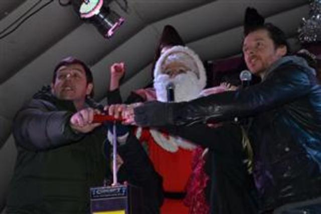 Simon Pegg and Nick Frost turn on Letchworth's Christmas lights
