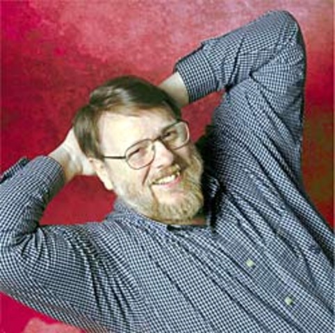 Рэй Томлинсон изобрёл технологию электронной почты как средство связи