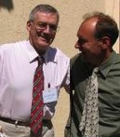 Тим Бернерс-Ли и Роберт Кайо из Европейской организации по ядерным исследованиям (CERN) публикуют официальное предложение по проекту гипертекстового языка и Всемирной Паутины