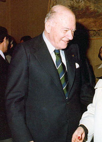 Es nomena a Josep Tarradellas i Joan com President de la Generalitat provisional