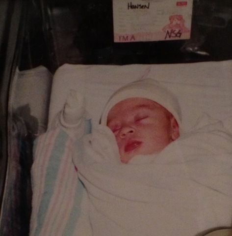 Yo naci en Norwalk Connecticut. Yo no tuve el pelo, y yo fui pequena.