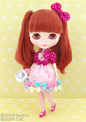 Blythe collaborated Hello Kitty.