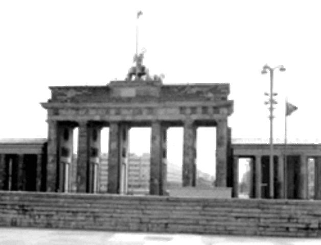 The Berlin Wall Goes Up