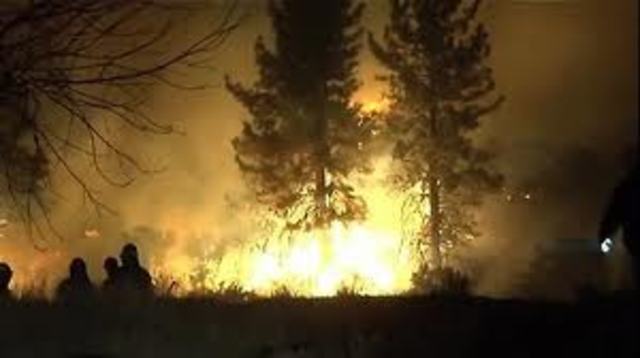 Thousands Flee Nevada Wild Fire