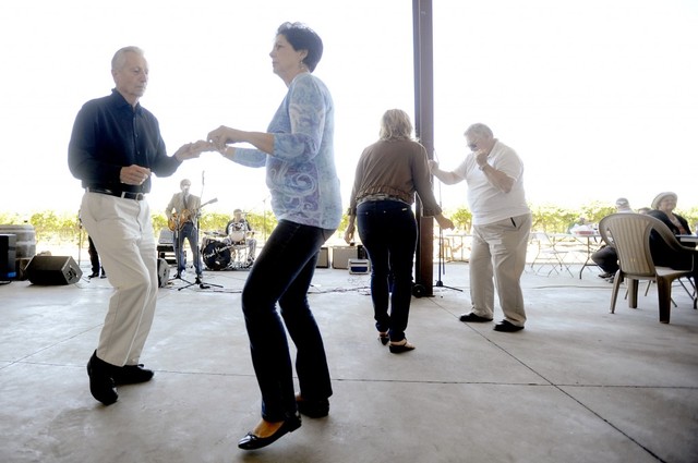 Singles At Solono Dance