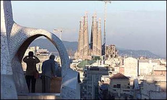 Barcelona wishes Gaudi happy birthday
