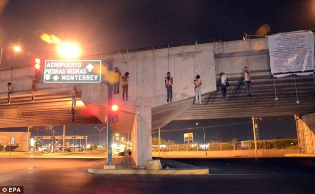 14 decaptied bodies and 9 hung.