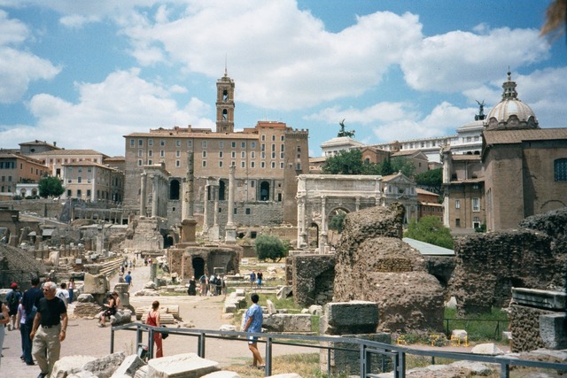 2:00 pm: Leave museum and drive to the Roman Forum arrive at 2:10 pm
