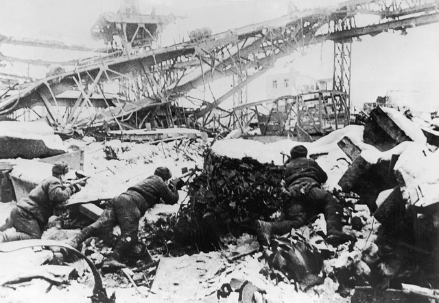 Russians stop Nazi advance at Stalingrad save Moscow
