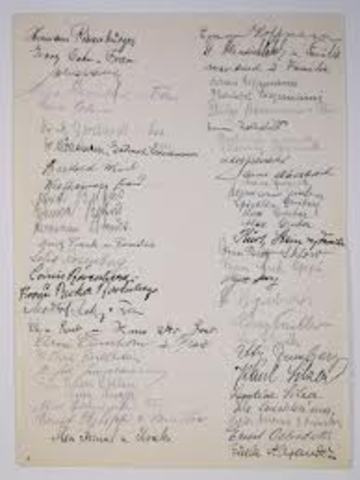 St. Louis sails from Hamburg, Germany