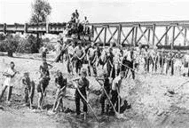 Nazis begin forcing the jews into labor camps