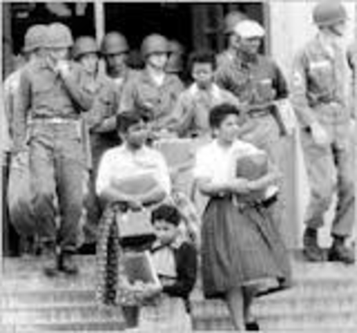 The US 101 troops leave Little Rock