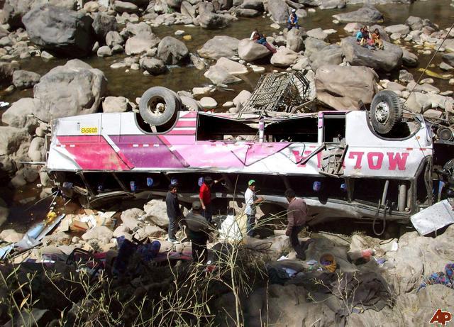 27 killed after a bus runs off the road of a moutian
