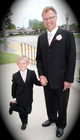 Dos anos despues de el neieve, mi medio hermano se casó. La boda fue en Los Ángeles.