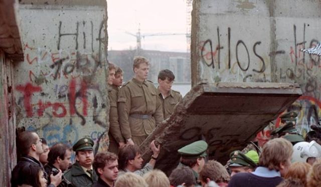 Germans dismantle the Berlin Wall
