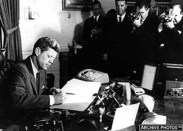 Une lettre  de Khrouchtchev, un espoir d' echaper le conflit