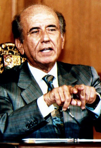 Carlos Andrés Pérez deja la presidencia tras ser acusado de corrupción