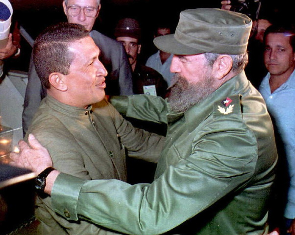 Fidel Castro recibe a Chávez en La Habana