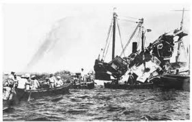 Dewey sinks Spanish fleet