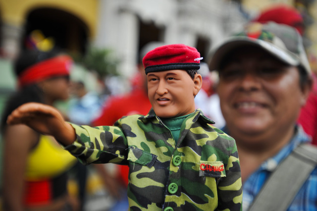 Chávez lanza su candidatura a la presidencia de Venezuela