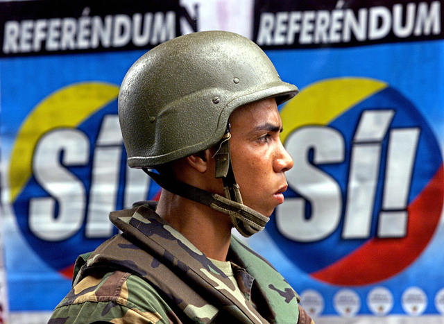 Chávez y la oposición acuerdan un referendo revocatorio como vía para solucionar la crisis