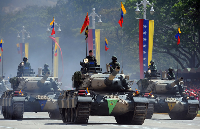 Chávez rompe las relaciones diplomáticas con Colombia