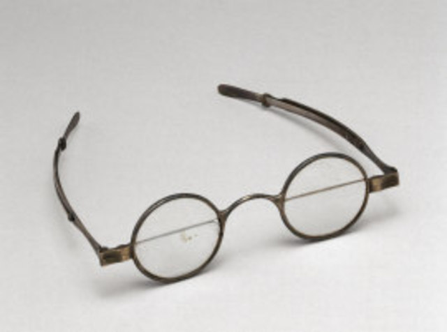 Ben Franklin invents bifocals