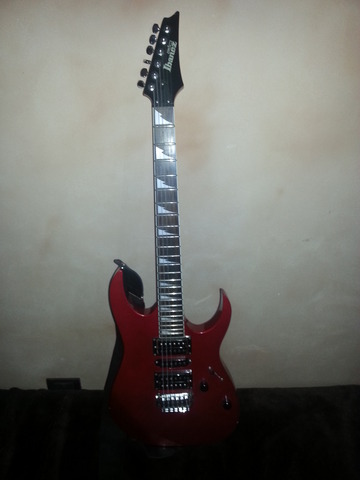 Primera guitarra eléctrica