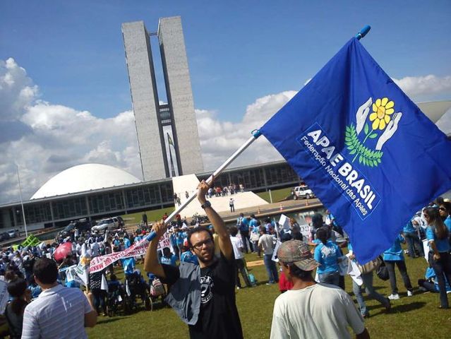 SURDOS NO PLANALTO - MANIFESTAÇÃO DA FENEIS NO DF.