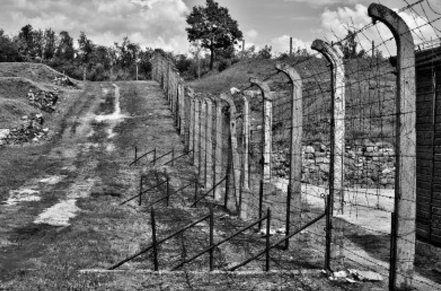 Koncentrationslägret öppnas