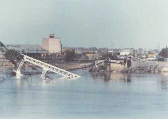 Se cae el puente colgante