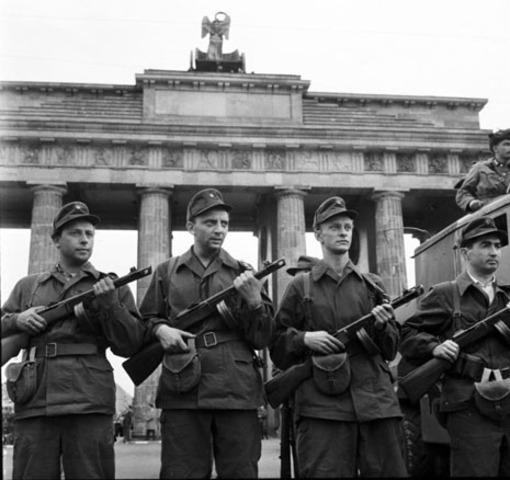 The Berlin Wall Goes Up