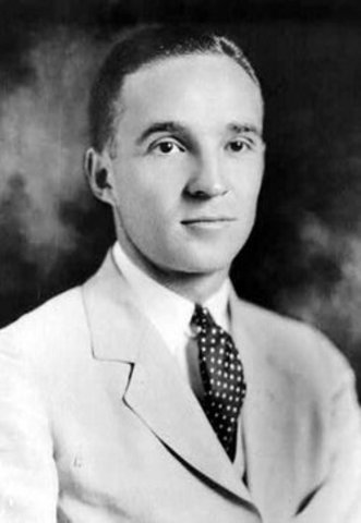 Ford and Clara had their first son Edsel.