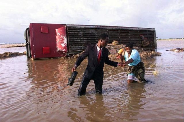 At least 700 died in flooding in Mozambique