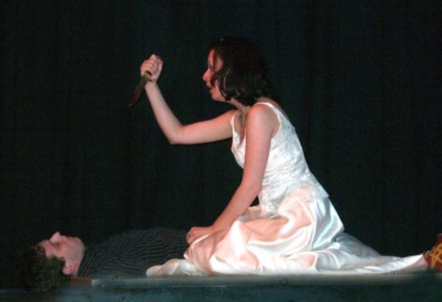 Juliet awakes and kills herself