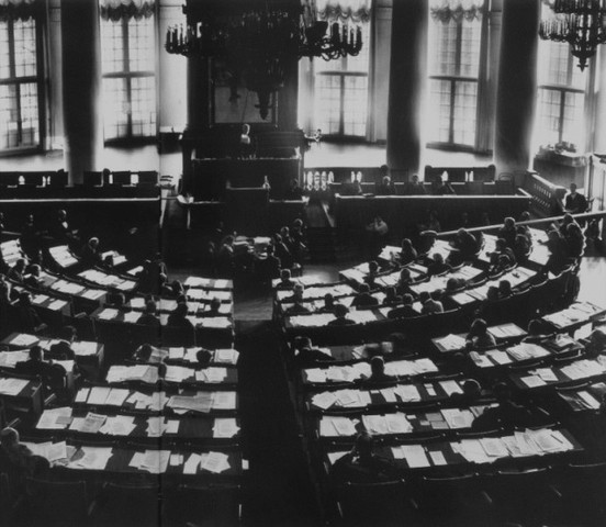 Принятие закона о выборах в новый представительный орган-Государственную думу