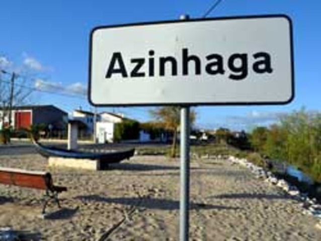 Nascimento de José Saramago.