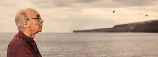 Publica o 1º volume do diário "Cadernos de Lanzarote".