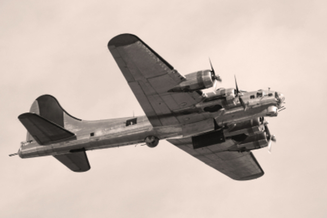 Tyskland invarderar Polen.