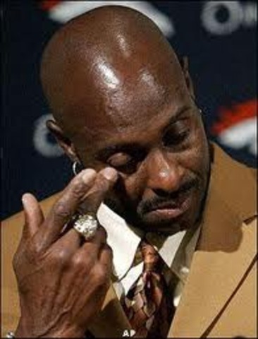 Jerry Rice finally announces his retirment form professional football.