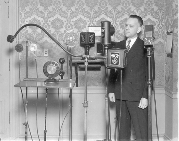 Første tv-nyhedsudsendelse