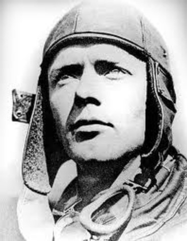 Lindbergh Flies Solo Across the Atlantic Ocean