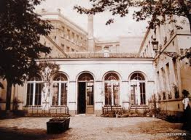 Decides to go and study languages