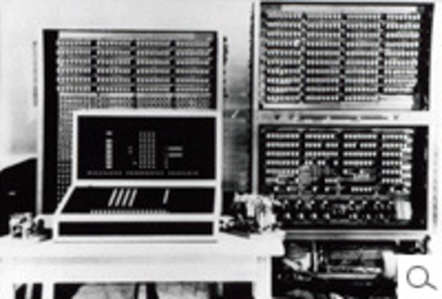 Konrad Zuse finishes the Z3 computer.