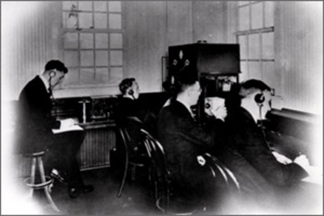 the first commercial broadcasting staion is liscinsed