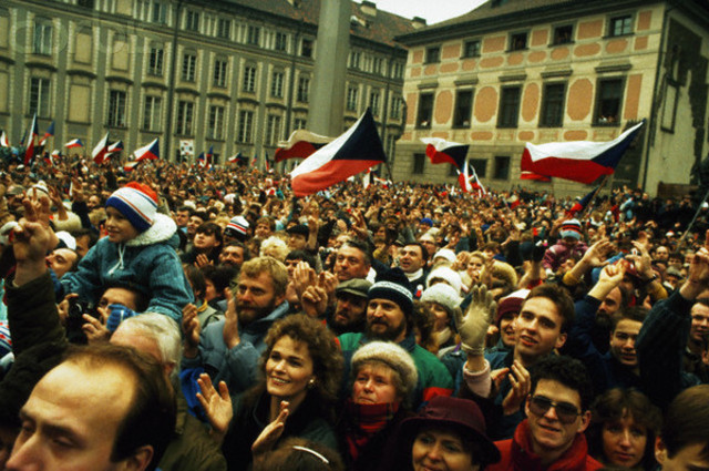 Czechoslovak Communist Party resigns