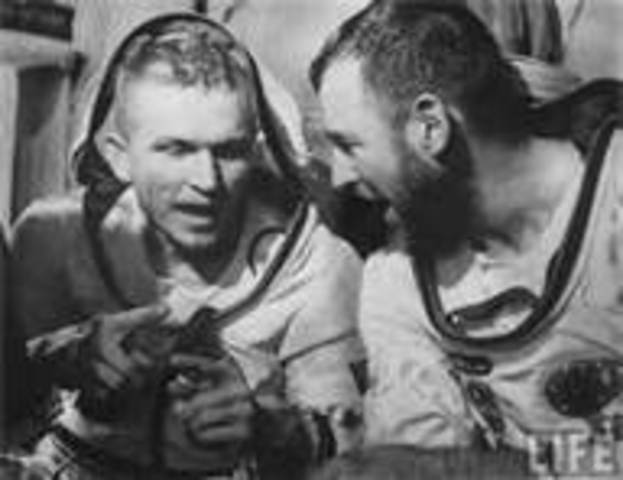 Frank Borman and Jim lovell remain in spce for 14 days